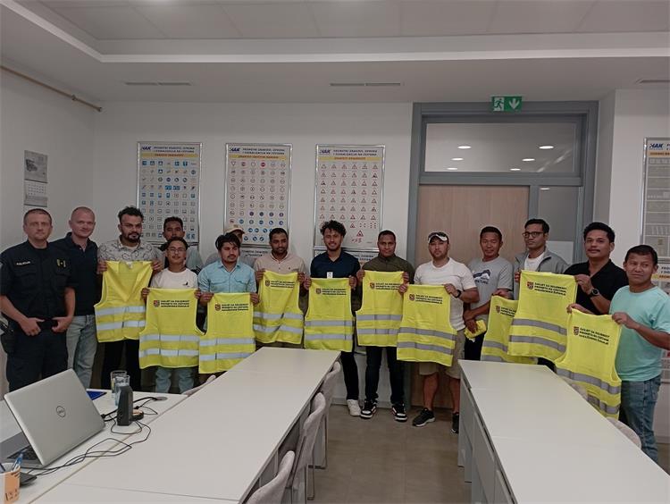 Slika /PU_V/vijesti/2024/Predavanje za državljane Nepala/IMG_20240820_123418.jpg